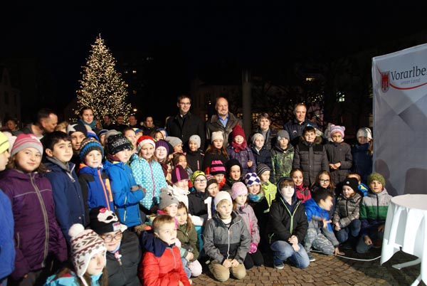 Uebergabe_Hoerbranzer_Weihnachtsbaum_an_Landhaus_Bregenz_2016-11-24_DSC02381.jpg